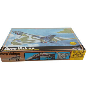 Vintage MPC 1/72 Avro Vulcan British Bomber Falklands Campaign Model Kit